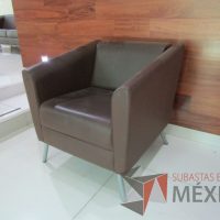 Lote 020 - Sillón de 1 plaza, tipo piel color café - Imagen 8