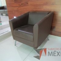 Lote 020 - Sillón de 1 plaza, tipo piel color café - Imagen 9