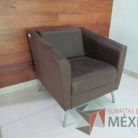 Lote 020 - Sillón de 1 plaza, tipo piel color café - Imagen 11