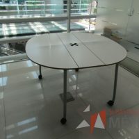 Lote 022 - Mesa de trabajo con ruedas