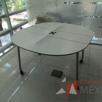 Lote 022 - Mesa de trabajo con ruedas - Imagen 4