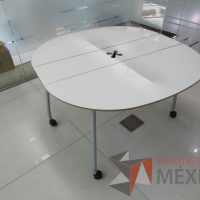 Lote 022 - Mesa de trabajo con ruedas - Imagen 5