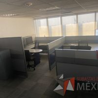 Lote 022 - Estación de trabajo para 5 personas con 8 archiveros de pedestal - Imagen 5