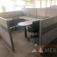 Lote 022 - Estación de trabajo para 5 personas con 8 archiveros de pedestal - Imagen 7