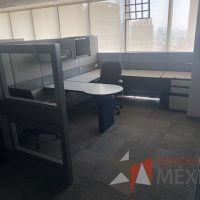 Lote 028 - Estación de trabajo gerencial para 3 personas con 3 archiveros de pedestal - Imagen 4