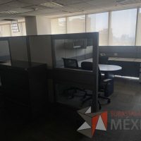 Lote 002 - Estación de trabajo gerencial para 2 personas con 2 archiveros de pedestal - Imagen 3