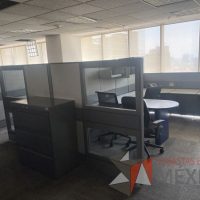 Lote 002 - Estación de trabajo gerencial para 2 personas con 2 archiveros de pedestal - Imagen 4