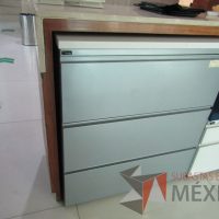 Lote 002 - Archivero metálico horizontal de 3 cajones color gris y cubierta superior color blanco - Imagen 6