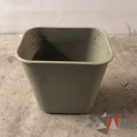 Lote 013 - Lote de 10 Botes de basura de plástico color negro y gris