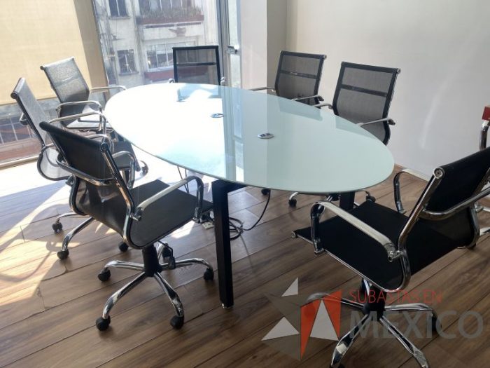 Lote 011 - Mesa de sala de juntas para 8 personas