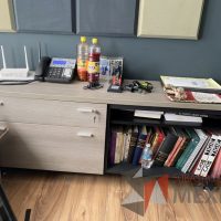 Lote 001 - Escritorio en escuadra con 1 Credenza de 2 cajones - Imagen 8