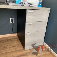 Lote 001 - Escritorio en escuadra con 1 Credenza de 2 cajones - Imagen 5