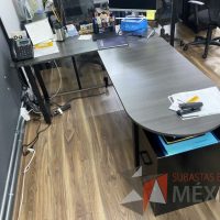 Lote 035 - Escritorio en escuadra