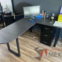 Lote 036 - Escritorio en escuadra