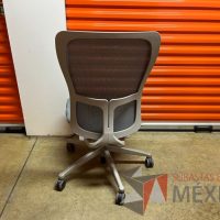 Lote 010 - Silla operativa con ruedas, respaldo en malla y asiento en tela color azul - Imagen 5
