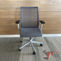 Lote 021 - Silla operativa con ruedas