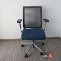 Lote 028 - Silla Think - Imagen 2
