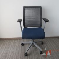 Lote 028 - Silla Think - Imagen 3