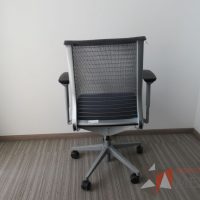 Lote 028 - Silla Think - Imagen 7