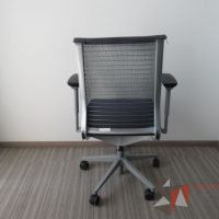 Lote 028 - Silla Think - Imagen 8