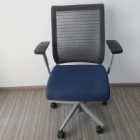 Lote 028 - Silla Think - Imagen 9