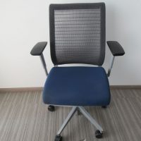 Lote 028 - Silla Think - Imagen 10