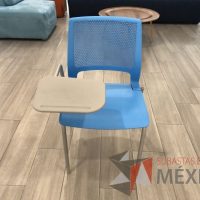 Lote 023 - Silla fija color azul con paleta