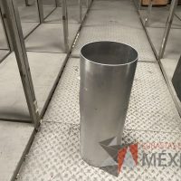 Lote 027 - Lote de mesas, pizarrones, escritorios y cestos de basura - Imagen 21