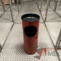 Lote 027 - Lote de mesas, pizarrones, escritorios y cestos de basura - Imagen 24