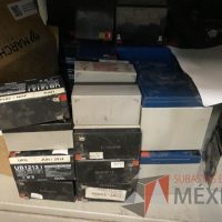 Lote 012 - 11 Bancos de baterías y 91 Pilas para exclusa, etc... - Imagen 25