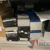 Lote 012 - 11 Bancos de baterías y 91 Pilas para exclusa, etc... - Imagen 26