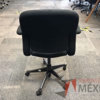 Lote 008 - Silla ejecutiva con ruedas - Imagen 4