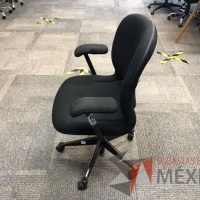 Lote 008 - Silla ejecutiva con ruedas - Imagen 5