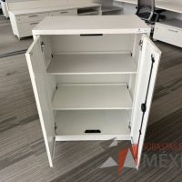 Lote 006 - 2 Gabinetes metálicos con 2 puertas color blanco  - Imagen 4