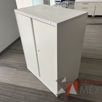 Lote 006 - 2 Gabinetes metálicos con 2 puertas color blanco  - Imagen 6
