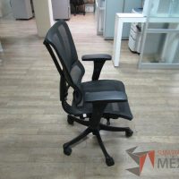 Lote 005 - 2 Sillas operativas con ruedas, descansabrazos, asiento y respaldo en malla - Imagen 11