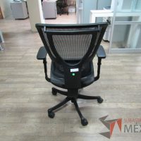 Lote 005 - 2 Sillas operativas con ruedas, descansabrazos, asiento y respaldo en malla - Imagen 12
