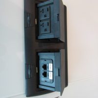 Lote 011 - Mesa de sala de juntas para 20 personas, con accesorios para conexión y con cubierta de vidrio dividida en 4 y 4 bases - Imagen 10