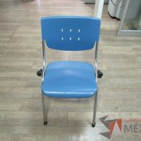 Lote 013 - 2 Silla fijas, asientos y respaldo en plástico color azul - Imagen 3