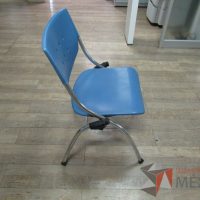 Lote 013 - 2 Silla fijas, asientos y respaldo en plástico color azul - Imagen 7