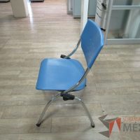 Lote 013 - 2 Silla fijas, asientos y respaldo en plástico color azul - Imagen 11