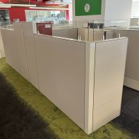 Lote 015 - Estación de trabajo para 2 personas, incluye 2 Credenzas, 2 Gabinetes Verticales y  Gavetas - Haworth - Imagen 5