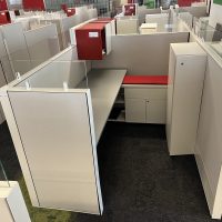 Lote 015 - Estación de trabajo para 2 personas, incluye 2 Credenzas, 2 Gabinetes Verticales y  Gavetas - Haworth - Imagen 2