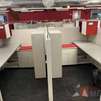 Lote 010 -  Estación de trabajo para 8 personas, incluye 8 Credenzas, 8 Gabinetes Verticales y 8 Gavetas - Haworth - Imagen 8
