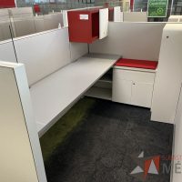 Lote 011 - Estación de trabajo para 8 personas, incluye 8 Credenzas, 8 Gabinetes Verticales y 8 Gavetas - Haworth - Imagen 6