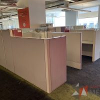 Lote 004 - Estación de trabajo para 7 personas, incluye 7 Credenzas, 7 Gabinetes Verticales y 7 Gavetas - Haworth - Imagen 10
