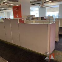 Lote 004 - Estación de trabajo para 7 personas, incluye 7 Credenzas, 7 Gabinetes Verticales y 7 Gavetas - Haworth - Imagen 8