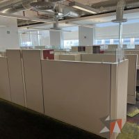 Lote 018 - Estación de trabajo para 8 personas incluye 8 Credenzas, 8 Gabinetes Verticales y 8 Gavetas - Haworth - Imagen 2