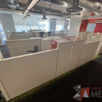 Lote 018 - Estación de trabajo para 8 personas incluye 8 Credenzas, 8 Gabinetes Verticales y 8 Gavetas - Haworth - Imagen 5
