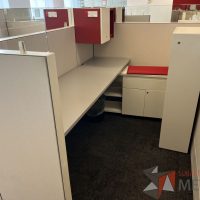 Lote 018 - Estación de trabajo para 8 personas incluye 8 Credenzas, 8 Gabinetes Verticales y 8 Gavetas - Haworth - Imagen 6